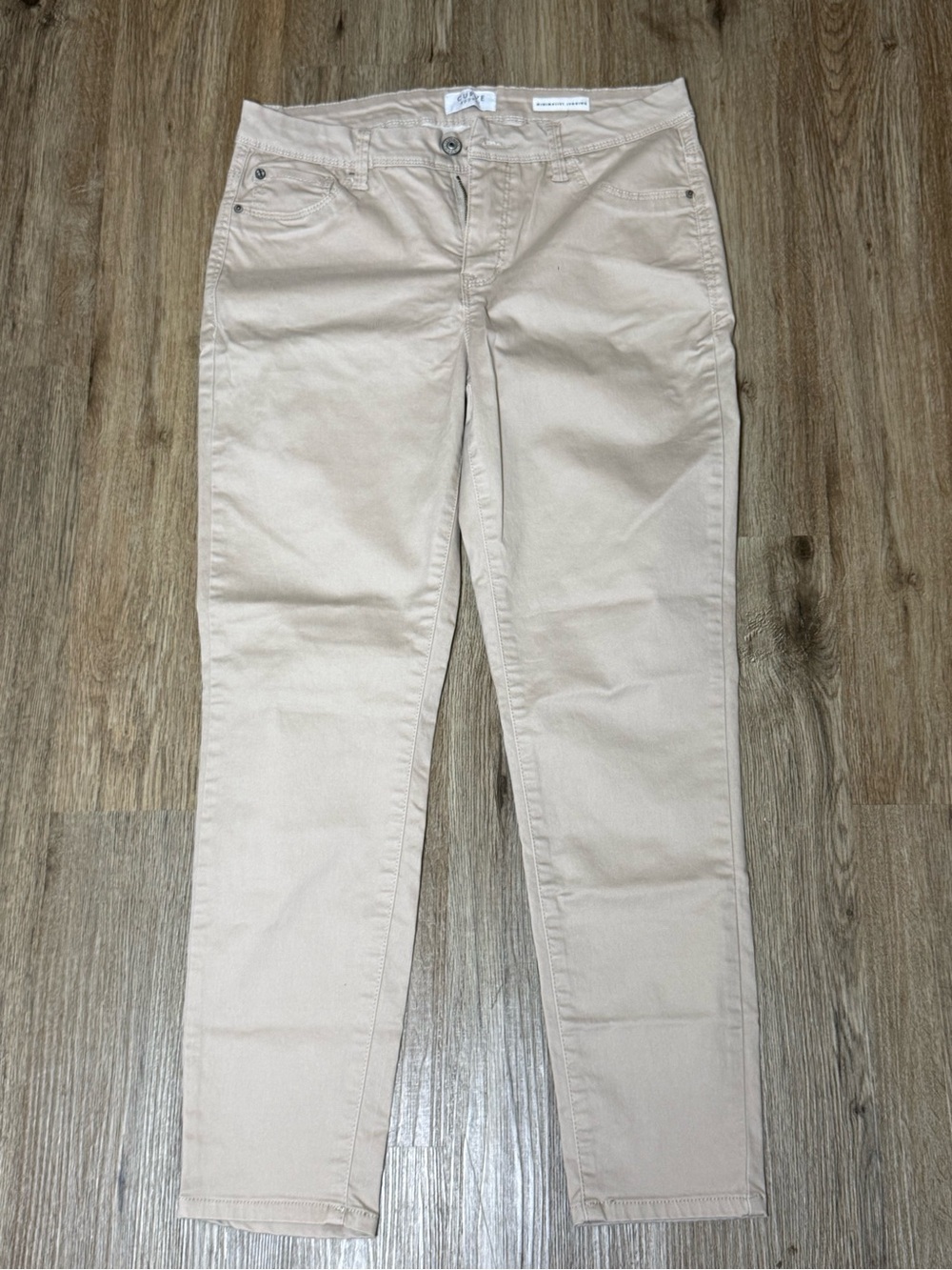 Women’s Skinny Jeans in Light Beigec